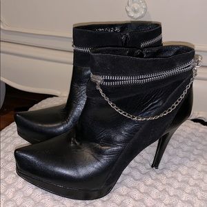 “Abusiva” Black Ankle Pointed Toed Boots Sz. 5